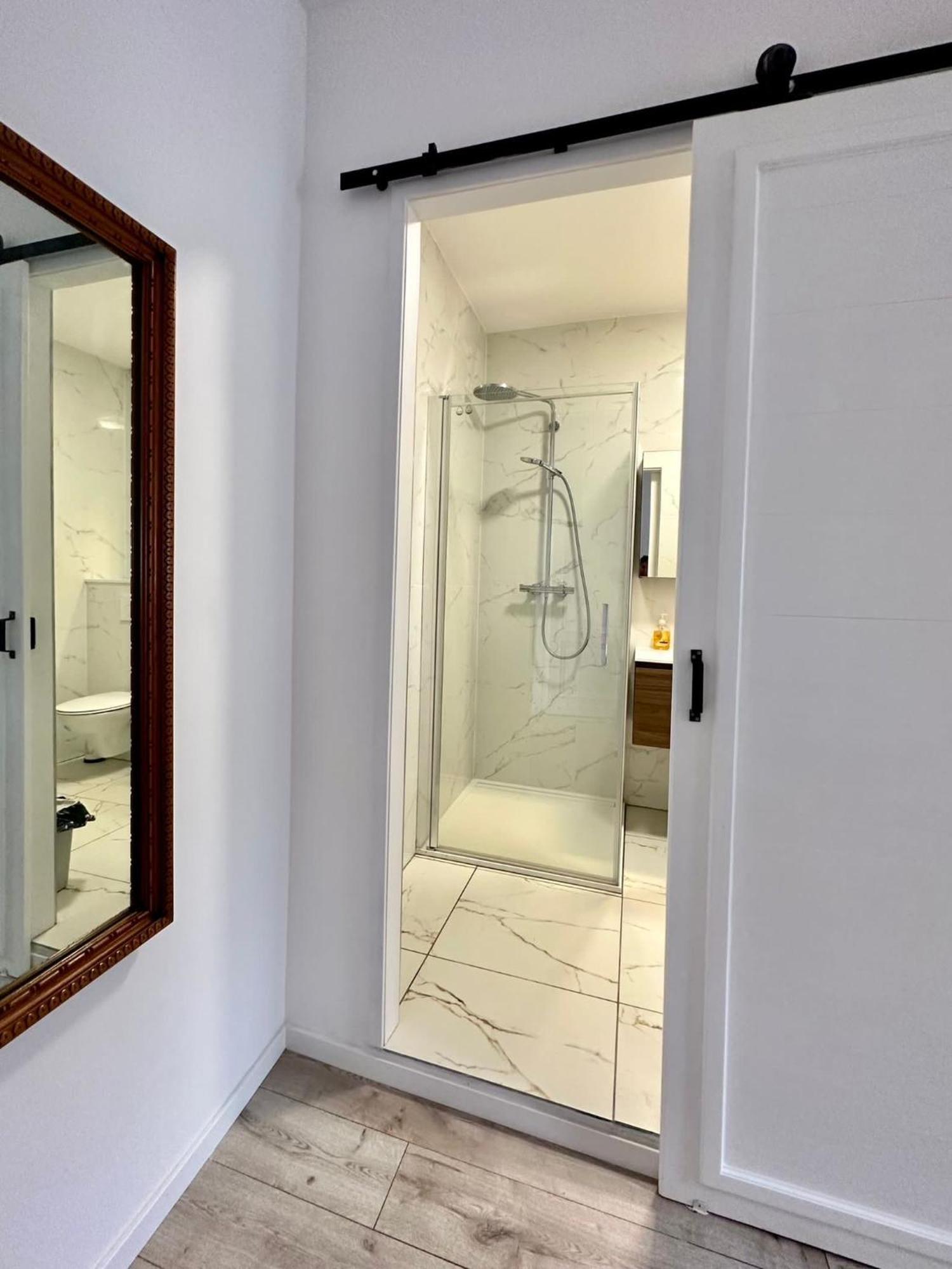 Stay In Artist'S Gallery Anversa Esterno foto